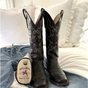 Idyllwind boots size 8 light wearing ….